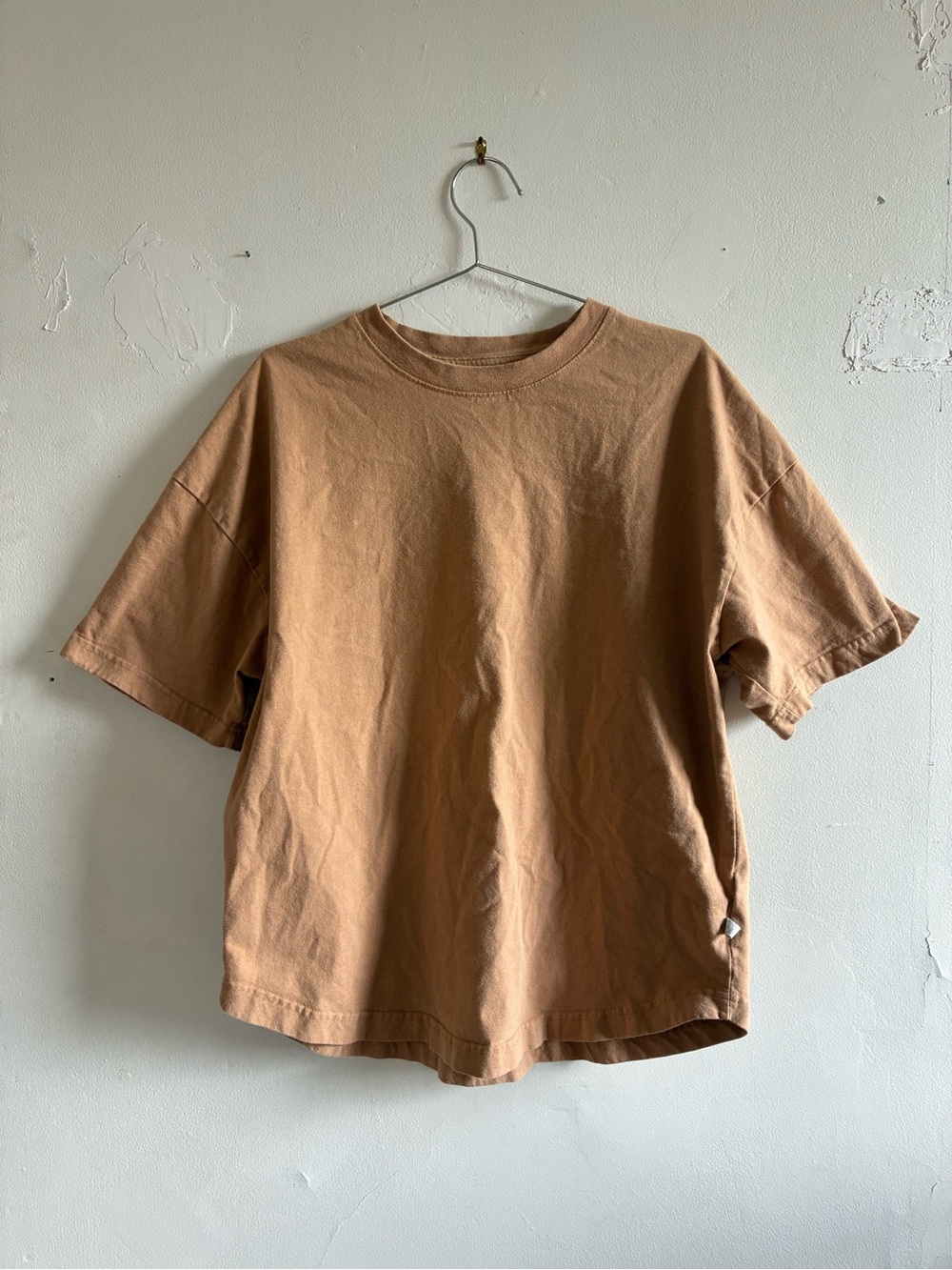 Men's Crewneck Short-Sleeve Shirt in Brown - Classic Casual Tee